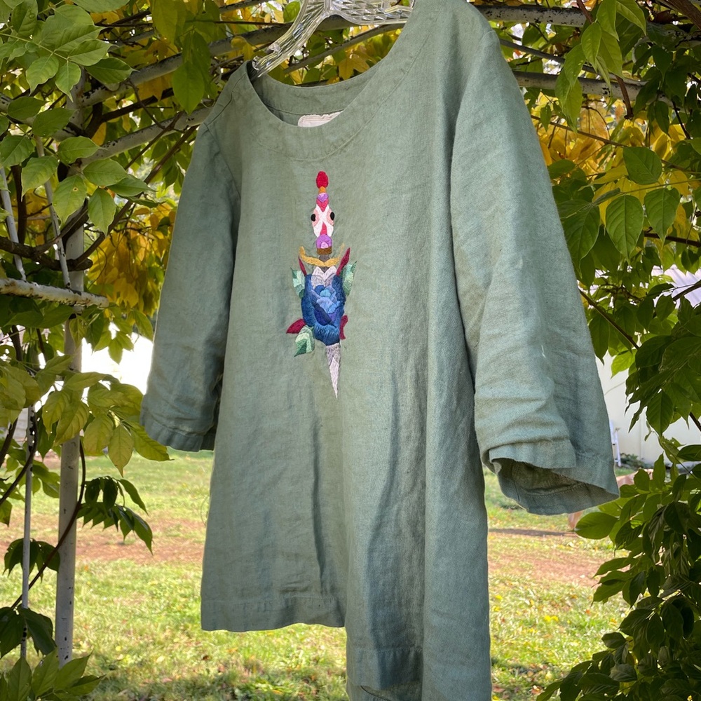 notPERFECTLINEN Green January Top with Embroidered Design - Picture 4 of 7